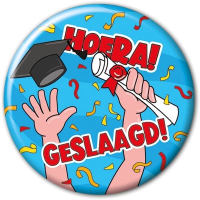 LUQ – Hoera Geslaagd Button – Luxe Graduation Pin Accessoire – Afstudeer Feest Broche – Party Badge – Direct Opspelden