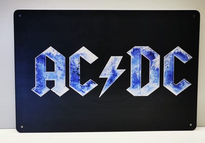 Metalen wandbord - AC/DC - MS031 - Mancave - Wand Decoratie - Metal sign - Mancave decoratie - Decoratie - Metalen borden - Tekst borden - Metalen bord