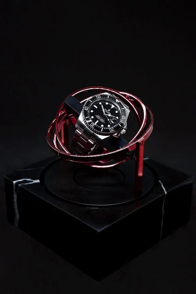 Tourbillon horlogeopwinder in zwart Nero Marquina marmer en rood stalen ringen - Elbrus Horology - Gyrowinder Orbit Watch Winder