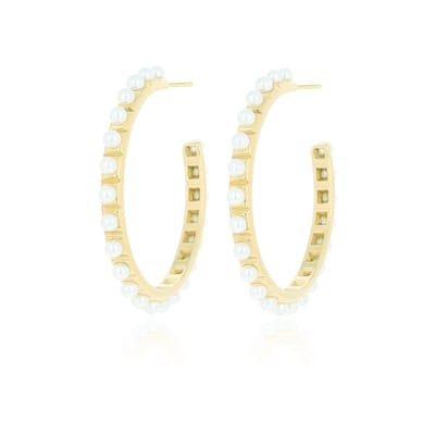 Gold coloured earrings with pearls
