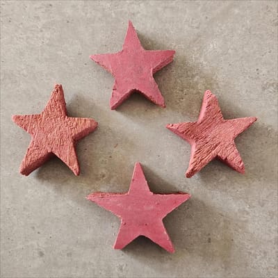 Coconut Star 5 Cm Maroon Red 100 pcs - kerstdecoratie voor binnen - kerst - stukjes - decoratie - kerstster - kokos - coco - ster