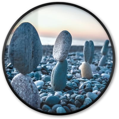 Poster in lijst Rond - Fotolijst 60x60 cm - Posters - Zen stenen - Zonsondergang - Zee - Ronde posterlijst zwart - Decoratie - Wanddecoratie woonkamer - Muurdecoratie slaapkamer
