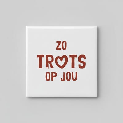 Motiverende Quote Keramische Tegel “Zo trots op jou” – Bemoedigend Cadeau met Hartdesign, Moderne Woondecoratie Tegel 15 x 15 cm