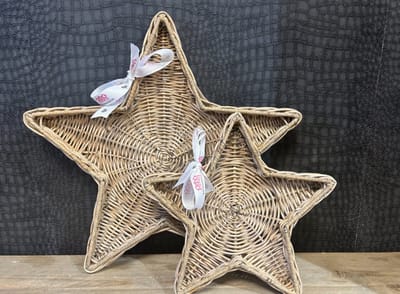Rieten Ster Dienbladen Set van 2 - SRIMIT Grey - Handgemaakte Stervormige Plateau’s - Decoratief Rieten Stylingplateau - Decoshoppen.nl