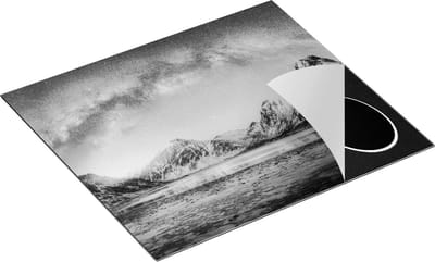 Chefcare Inductie Beschermer Melkweg bij de Besneeuwde bergen - Zwart Wit - 60x50 cm - Afdekplaat Inductie - Kookplaat Beschermer - Inductie Mat