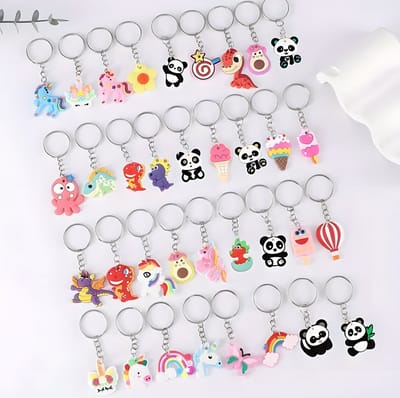 PolkaHome Cartoon Sleutelhangers – 20 Stuks uit een Grote Selectie (100+ Designs) | 3D Anime & Dieren Sleutelaccessoires voor Kinderen & Vrouwen | Cadeau, Goodie Bag & Rugzak Hanger (7-8cm)