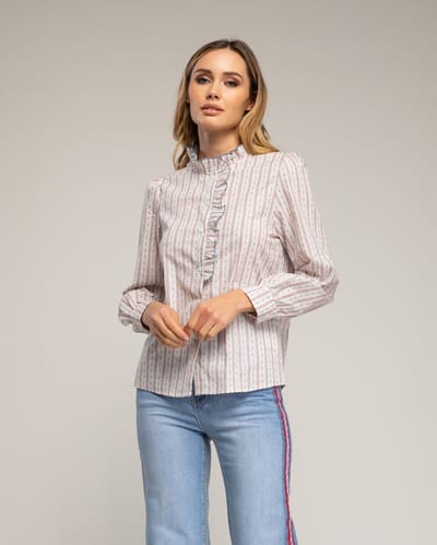 Blouse met hoge kraag, ruches en split
