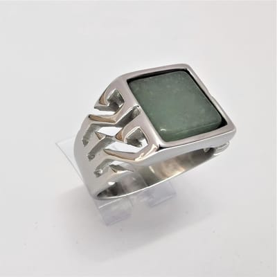 Edelstaal vierkante heren zegelring met echte Aventurijn edelsteen en mooie bewerkt glanzend zijkant bieden de geweldige touch sensatie en ziet er cool en charmant uit. In maat 23, deze heren ring geeft cool en charmant uiterlijk om je vinger.