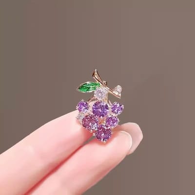 Broche Raisin Violet Vert pour Femmes Broche Fruit Mignonne Épinglette de Revers de Veste de Costume Badge Accessoires Vêtements violet