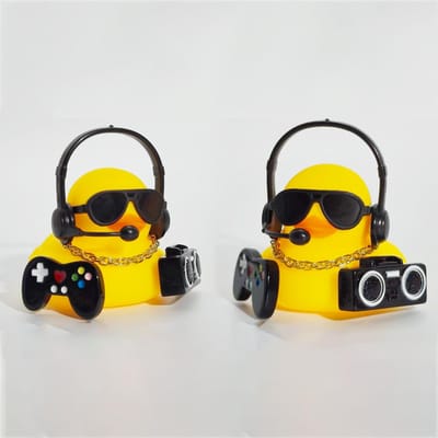 Canard Hip Hop Cool Décorations de Voiture Canards en Caoutchouc Mignons Tableau de Bord Canards en Caoutchouc pour Ornement de Voiture avec Casque Joueur de Jeu