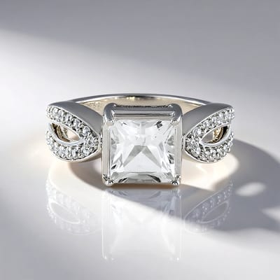 Cavill - Zilveren ring met witte kwarts 1,481 ct princess geslepen - 925 Sterling zilver geplatineerd - Luxe dames ring met 30 pavé zirkonen 0,356 ct
