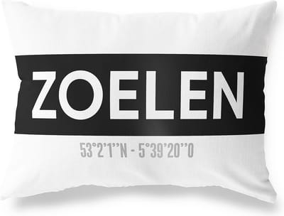 Tuinkussen ZOELEN - GELDERLAND met coördinaten - Buitenkussen - Bootkussen - Weerbestendig - Jouw Plaats - Studio216 - Modern - Zwart-Wit - 50x30cm