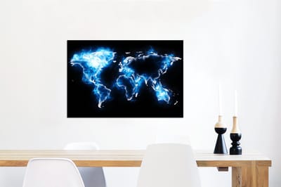 Aluminium schilderij 60x40 cm - Wanddecoratie metaal - Wereldkaart - Blauw - Zwart - Metalen muurdecoratie woonkamer - Decoratie industrieel - Foto op dibond - Industriële accessoires slaapkamer