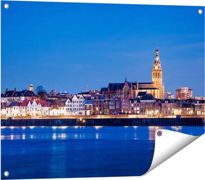 Gards Tuinposter Nijmegen Skyline met de Waal Rivier - 80x60 cm - Tuindoek - Tuindecoratie - Wanddecoratie buiten - Tuinschilderij
