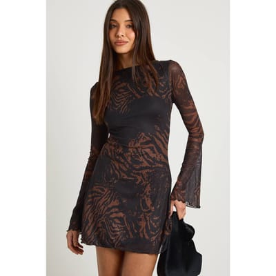 boohoo Dames Mini-jurk met dierenprint in mesh en uitlopende mouwen | Bruin | Maat: 38