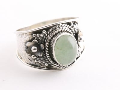 Bewerkte zilveren ring met groene aventurijn - maat 18