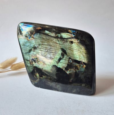 Premium Rainbow Labradorite Freeform 1463g – High Flash Madagascar Labradoriet – One of a Kind Crystal