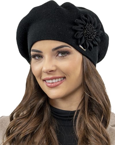 Vivisence Dames Winter Baret - Wolmix Met Klassieke Stijl En Bloemenapplicatie Voor Een Elegante Look - Comfortabele Pasvorm Met Warmte Op Koude Dagen Ideaal Voor Dagelijks Gebruik En Cadeau - Zwart