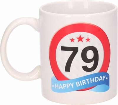 Beallatio Decorations - 79 jaar Verjaardag koffiemok - cadeau beker - stopbord print met happy birthday - 300 ml - keramiek - wit