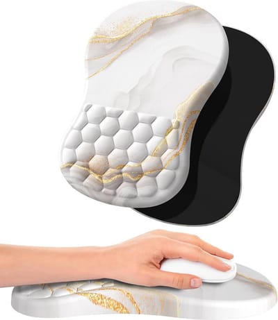 Ergonomische muismat met handsteun voor polssteun en massage-design van traagschuim en antislip PU-onderkant - wit marmer