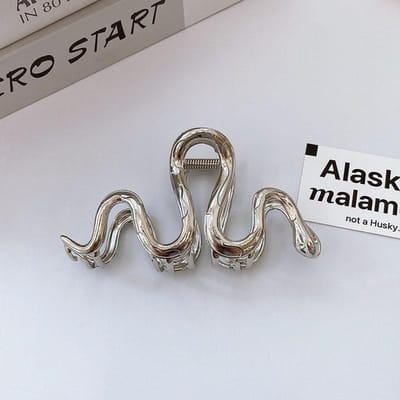 2023 Nouveau Pince Crabe Métal Vague Forme Serpent Pince Requin Grande Pince à Cheveux Fille Queue de Cheval Coiffure Corée Accessoires Cheveux Exquis argenté