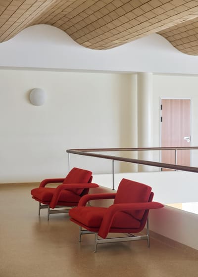 &Tradition Meantime loungestoel AV29 - aluminium hoogglans gepolijst - andTraditionFiord0571