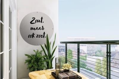 Tuincirkel Zout, maar ook zoet - Quote - Taupe - 60x60 cm - Ronde Tuinposter - Buiten