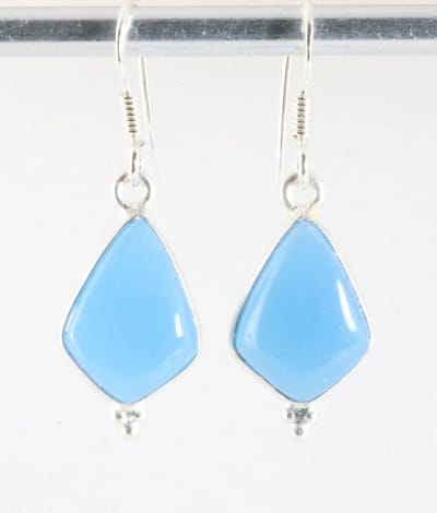 Fijne zilveren oorbellen met blauwe chalcedoon
