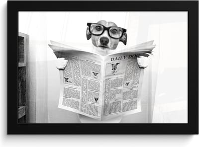 Poster in lijst - Fotolijst 30x20 cm - Posters - Hond - Krant - Toilet - Zwart wit - Dieren - Posterlijst zwart - Wanddecoratie badkamer - Muurdecoratie WC - Decoratieve accessoires - Toilet muur decoratie