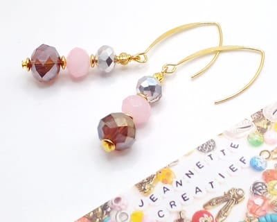 Jeannette-Creatief® - Chique - Glaskraal Paars Roze - Dames Oorbellen - Oorbellen - Glaskralen - Roze Oorbellen - Gouden DQ kralen en haakjes- Poederroze - Valentijn