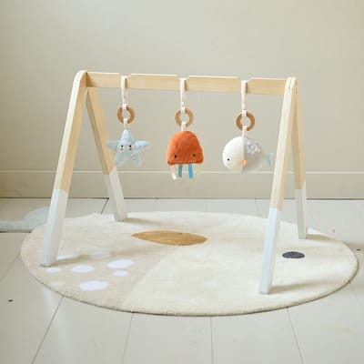Petite Amélie Babygym Hout - Magische Zee - Montessori Baby Speelgoed - Incl. 3 Zeedieren met Natuurlijke Geluiden - Naturel Hout - Veilige, Betoverende Speelomgeving