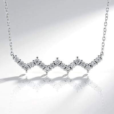 Cavill - Zilveren Halsketting 925 Sterling Zilver Geplatineerd - 17 Cambodjaanse Zirkonen 0,54 ct Rond Slijpsel - Modern Zigzag Hanger Elegant Design