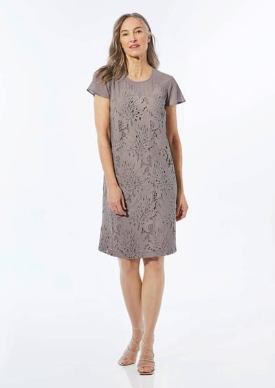 Jurk van zomerse kant - taupe - Gr. 24 van Goldner Fashion