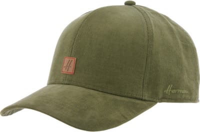 Herman groene baseballpet van fijn fluweel met een klein verstelbaar leren embleem op de achterkant.