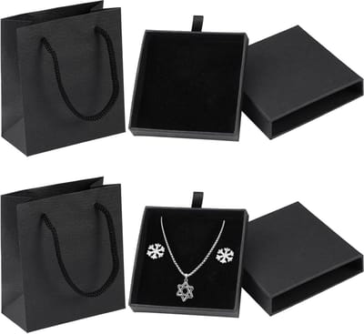 Elegante Zwarte Geschenkdoos voor Sieraden met 2 Pouches, Perfect voor Kettingen en Armbanden, 6.7×6.7×1.1cm, Ideaal voor Cadeaus en Verpakking