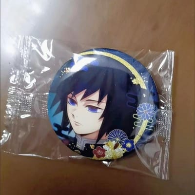 Demon Slayer Laser Broche Tomioka Giyuu Anime Actiefiguur Figuurlijk Kleding Rugzak Pin Decoratie Schattige Jongen Kerstcadeaus gray
