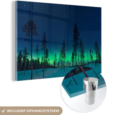 MuchoWow® Glasschilderij 60x40 cm - Schilderij acrylglas - Noorderlicht - Sneeuw - Bomen - Natuur - Groen - Foto op glas - Schilderijen