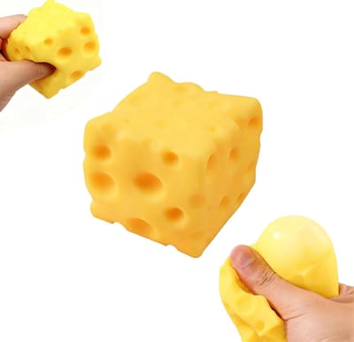 Squishy Toy vorm van een kaas - Stressverlichtend Speelgoed - Zachte en luchtige blokjeskaas - 5cm - Realistische Kaasvorm - Anti-Stress Speelgoed - Fidget Squishy - Angstverlichting - Knijp Speelgoed - voor volwassenen en kinderen - Geel