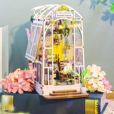 Miniatuur Huis - Boekenkast Decoratie - Hobby Knutselen - Met LED Verlichting - 21.8 x 13.6 x 23.2 cm - Wit