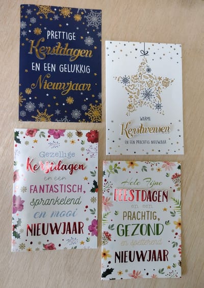 20 Luxe Handmade Kerstkaarten met envelop - 2D - 4 Verschillende dessins - Gevouwen kaart - 12 x 17 - Gezellige Kerstdagen en een Gelukkig Nieuwjaar met veel liefde en gezondheid