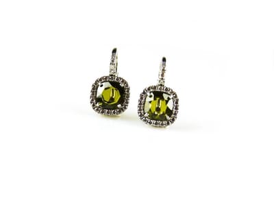 model Classic oorringen in zilver gezet met groene steen en cubic zirconia