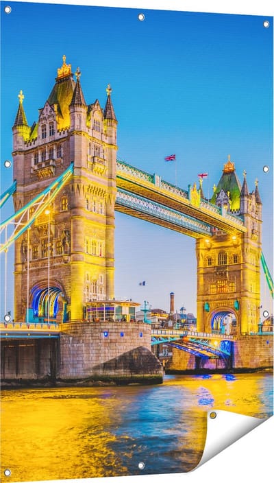 Gards Tuinposter Tower Bridge in Londen met Verlichting - 80x120 cm - Tuindoek - Tuindecoratie - Wanddecoratie buiten - Tuinschilderij