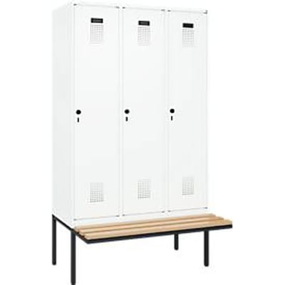 C+P Evolo Plus garderobekast, 3 vakken van elk 400 mm breed, zwevende bank, B 1200 x D 815 x H 2120 mm, draaibare grendel, verkeerswit/verkeerswit