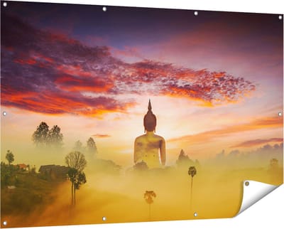 Gards Tuinposter Boeddha Beeld in de Mist - 150x100 cm - Tuindoek - Tuindecoratie - Wanddecoratie buiten - Tuinschilderij