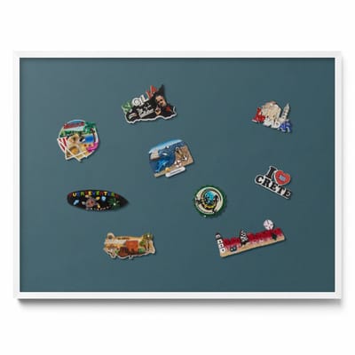 Tulup Magneetbord met Witte Frame - Maritiem Magneetbord in Effen Kleuren - 80 cm x 60 cm - Donkerblauwe kleur - Design Magneetbord met Frame - Magnetisch Bord Muurbevestiging - Memobord voor Keuken