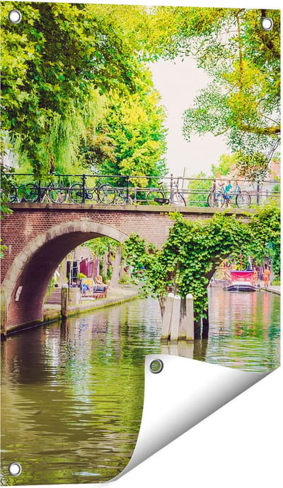Gards Tuinposter Dichtbegroeide Brug op de Oudegracht in Utrecht - 40x60 cm - Tuindoek - Tuindecoratie - Wanddecoratie buiten - Tuinschilderij