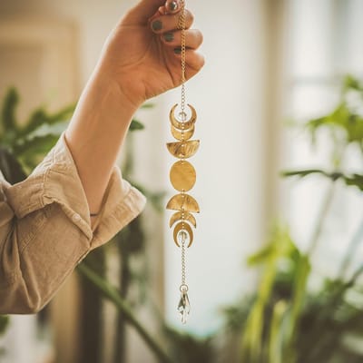 Zonnevanger met prisma-kristal, boho maanfasen-slinger, gouden decoratie, esthetisch, decoratieve ramen om op te hangen, perfecte vintage, indië en Witchy decoratie, geschikt als cadeau