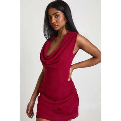 boohoo Dames Chiffon Waterval Hals Mouwloze Sjaal Hals Mini Jurk | Dark Cherry | Maat: 38