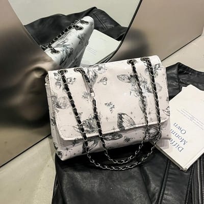 Nieuwe Chinese Stijl Kettingtas voor de Zomer Nieuwe Eenvoudige en Modieuze Vlinder Eén schouder Crossbody Kleine Vierkante Tas white