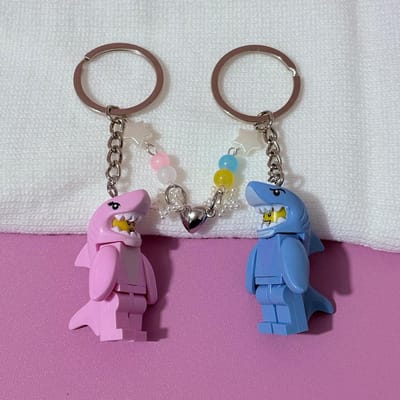 2 pièces Porte-clés Couple de Requins Rose et Bleu Dessin Animé Porte-clés Assemblage Forme de Cœur Pendentif de Sac à Dos Pour Cadeaux d'Amis gray